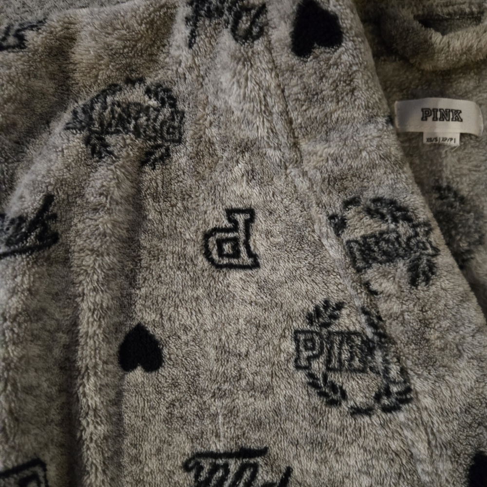 Gray Heart Print Robe - Picture 2 of 3
